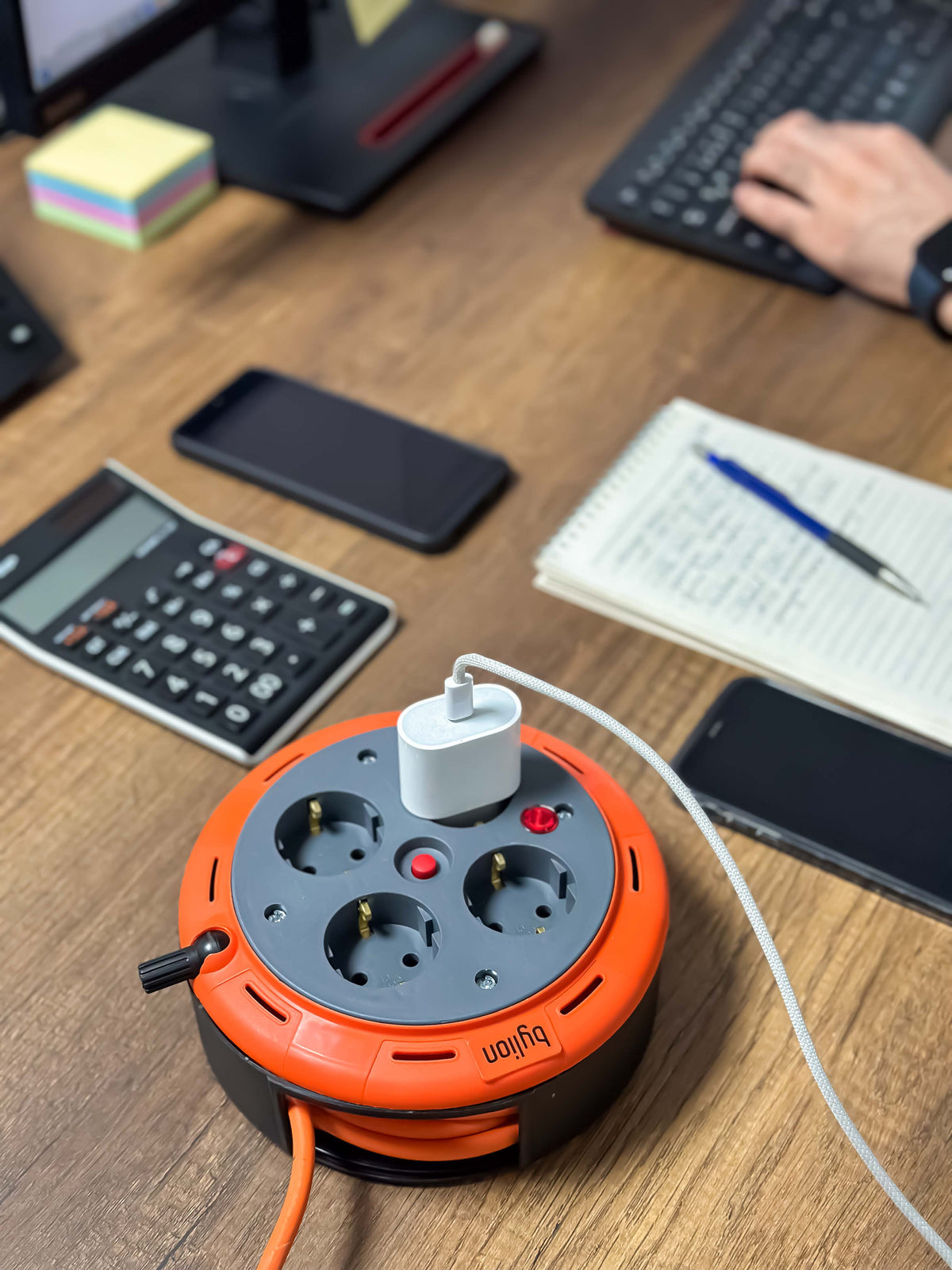 Compact extension cord with 4 sockets IP20 + USB + thermal fuse + child safety fuse, 5m cable 3x1mm2, French type (pin), PHE-05310-E-USB
